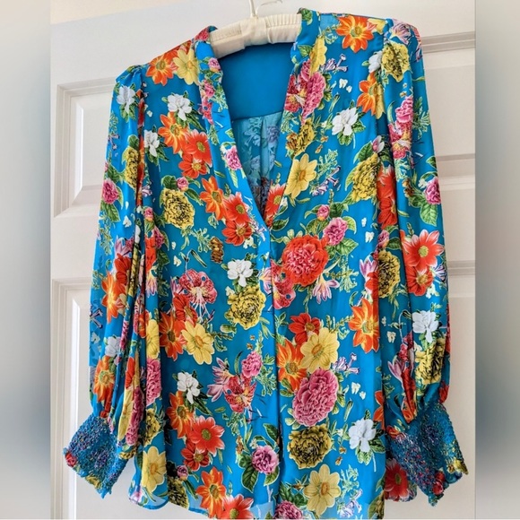 - ALICE + OLIVIA
Sheila Floral Satin Blouse size M - Picture 8 of 10